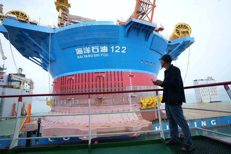 滨海新区融媒体中心南海拍摄《勇往深海 智破波涛 大国重器"海葵一号"